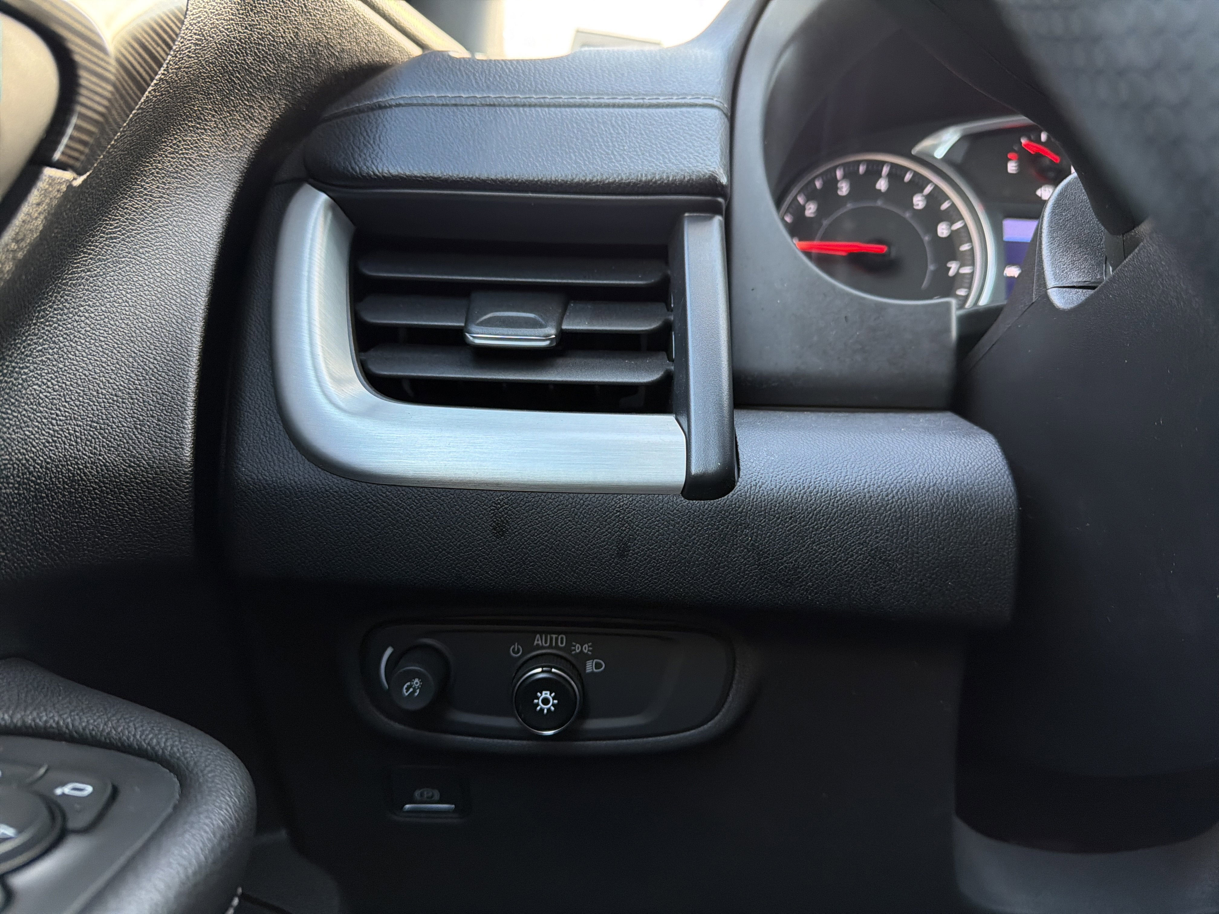 Used 2022 GMC Terrain SLE w/ Driver Convenience Package image 26