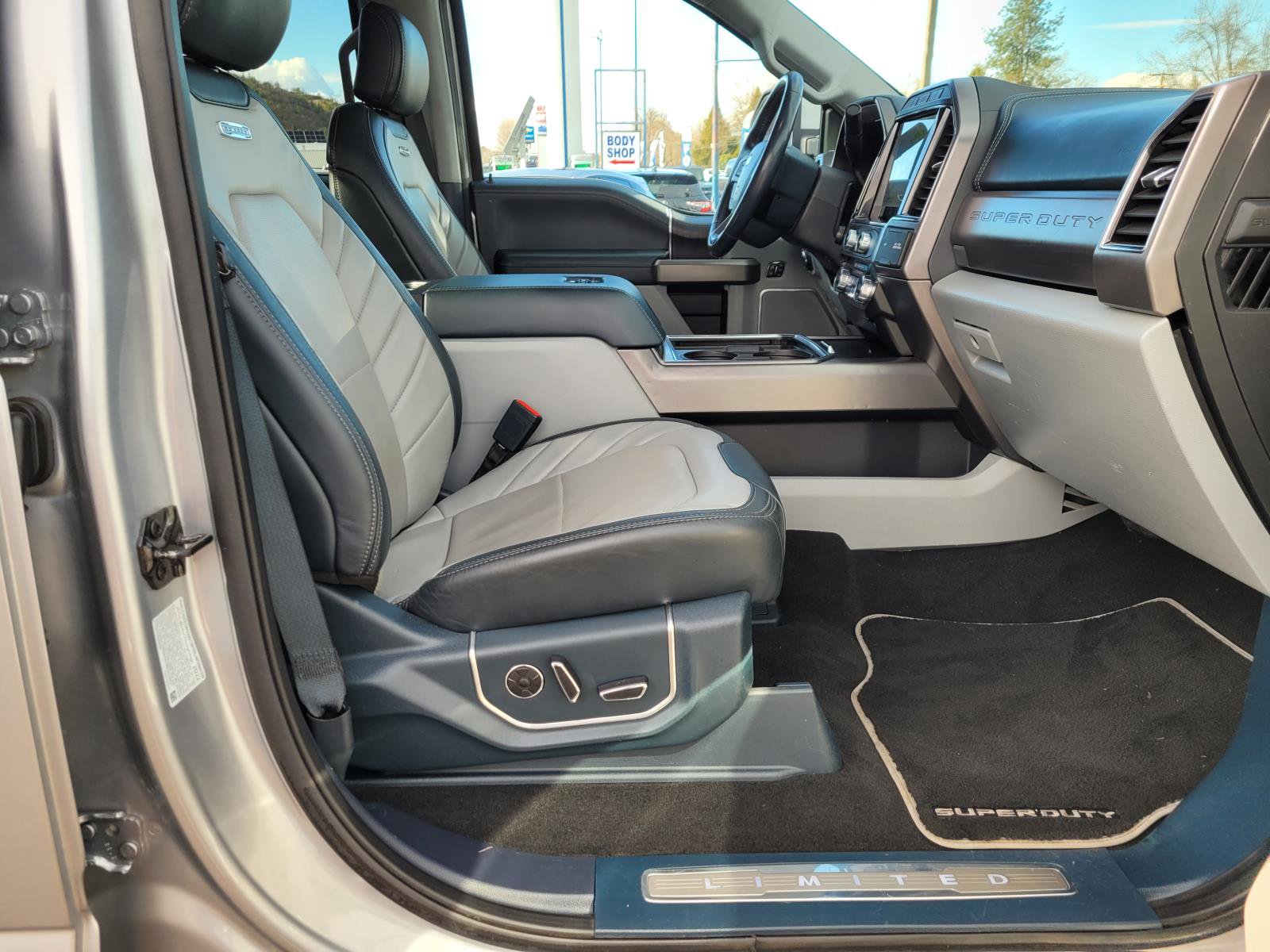 Used 2022 Ford F250 Limited image 19