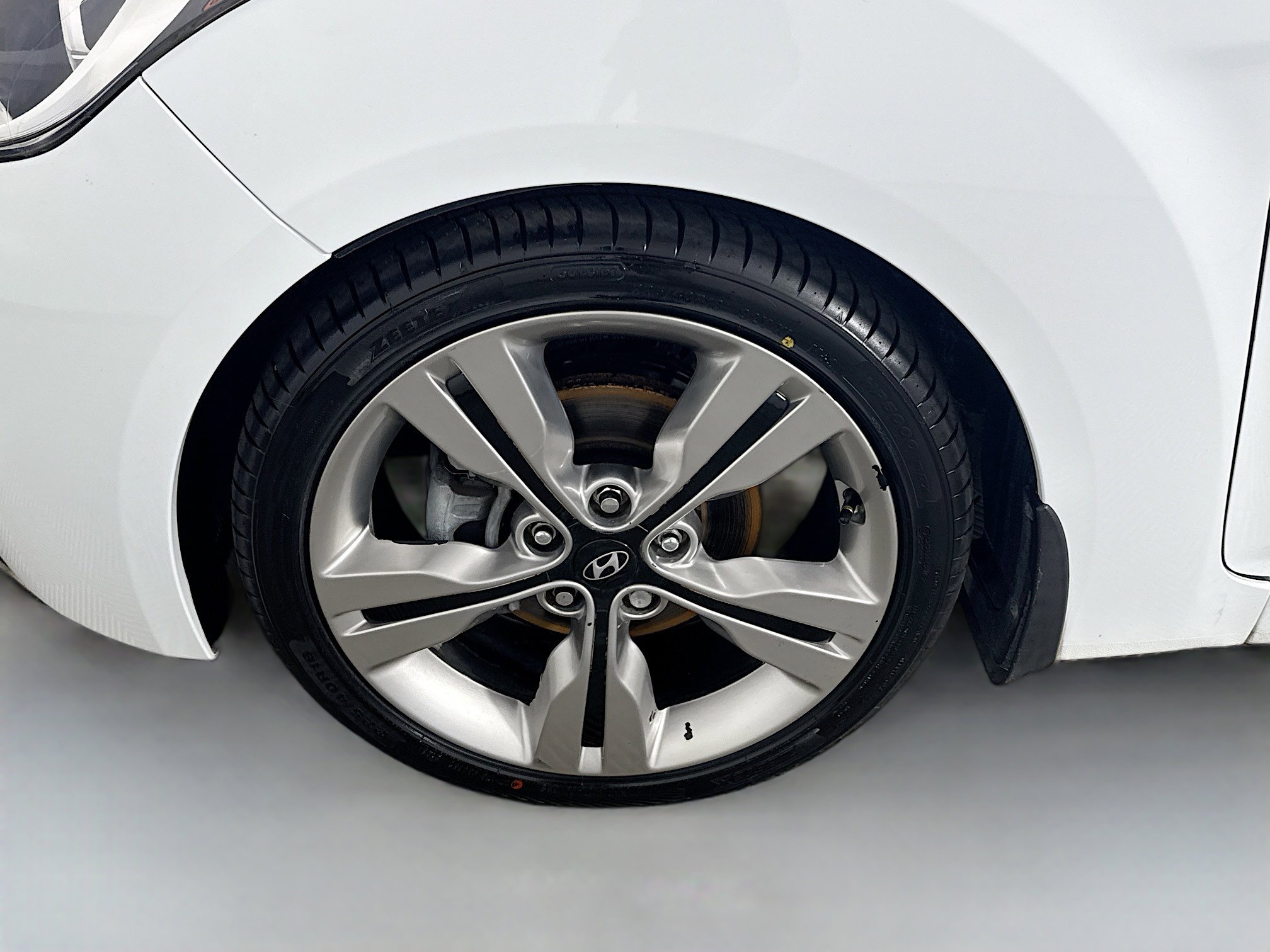 Used 2017 Hyundai Veloster Value Edition image 37