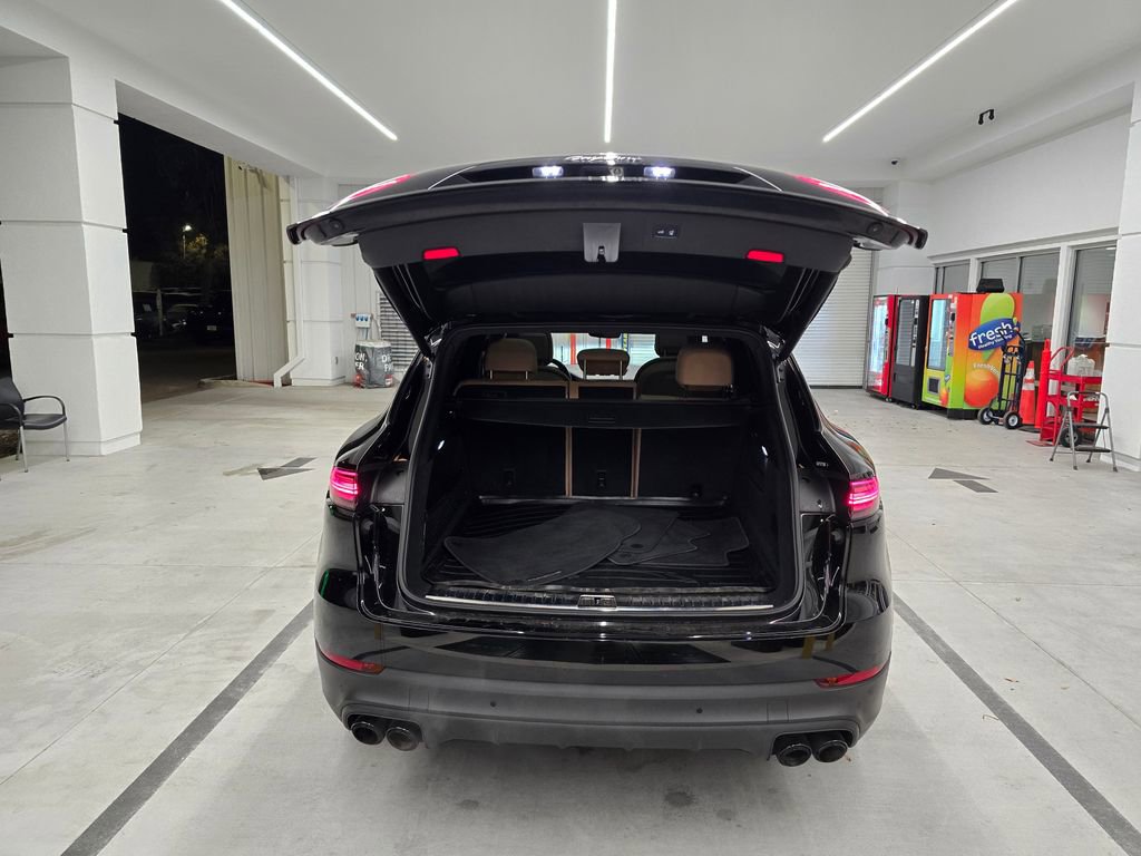 Used 2023 Porsche Cayenne image 38