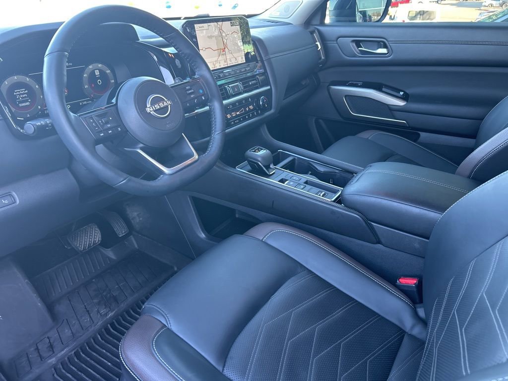 Used 2024 Nissan Pathfinder Platinum image 25