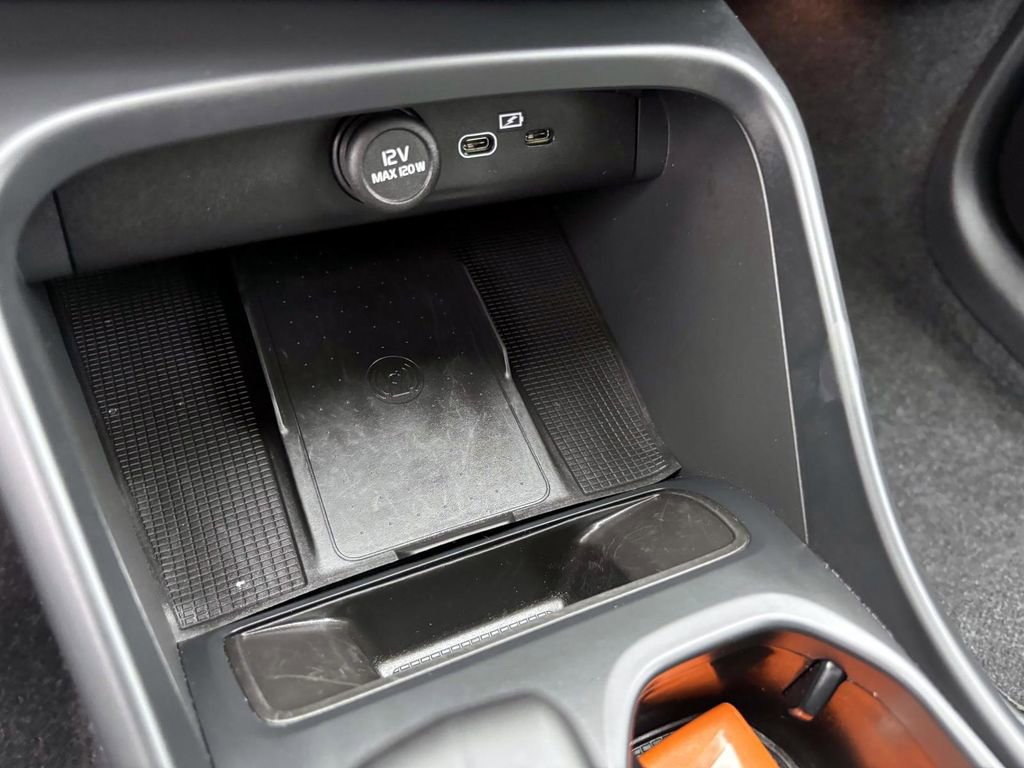 Used 2025 Volvo XC40 B5 Core image 22