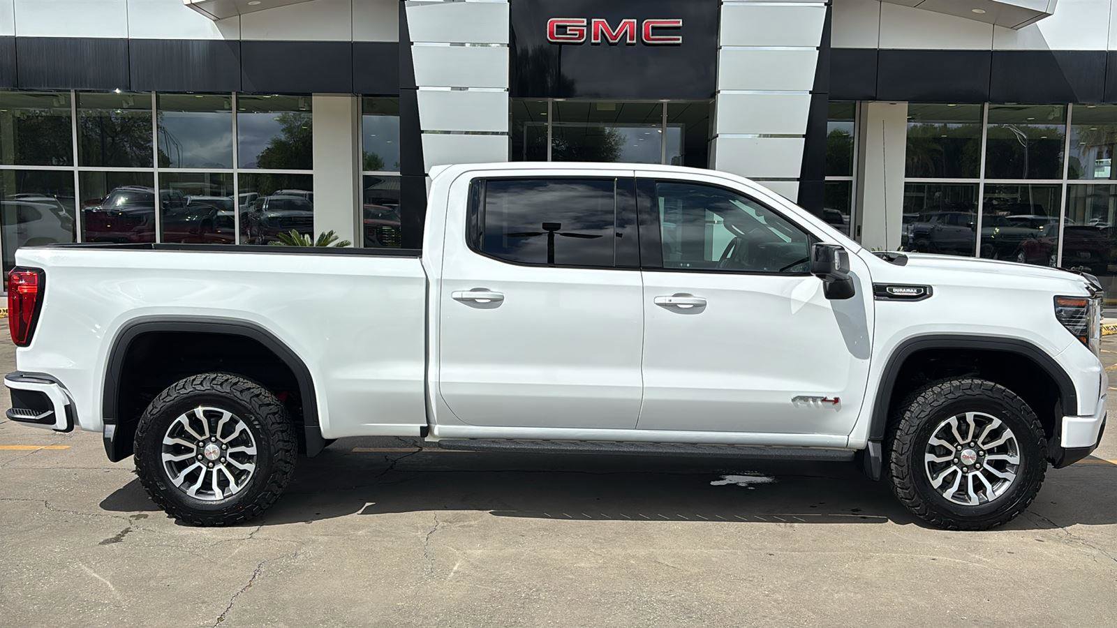 Used 2023 GMC Sierra 1500 AT4 w/ AT4 Premium Package AWD/4WD image 9