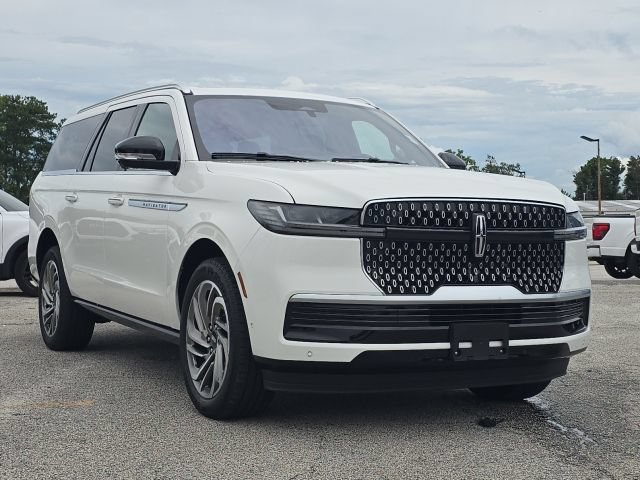 Used 2025 Lincoln Navigator L Reserve AWD/4WD image 7