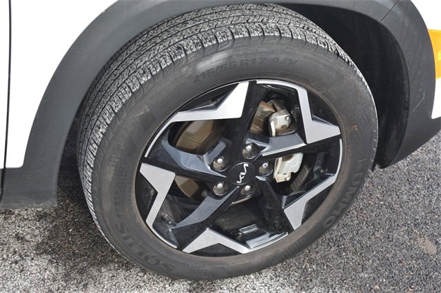 Certified 2025 Kia Seltos S image 11