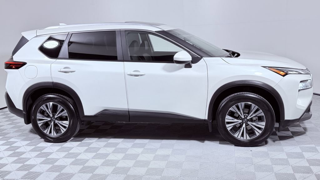 Used 2023 Nissan Rogue SV w/ SV Premium B Package image 2