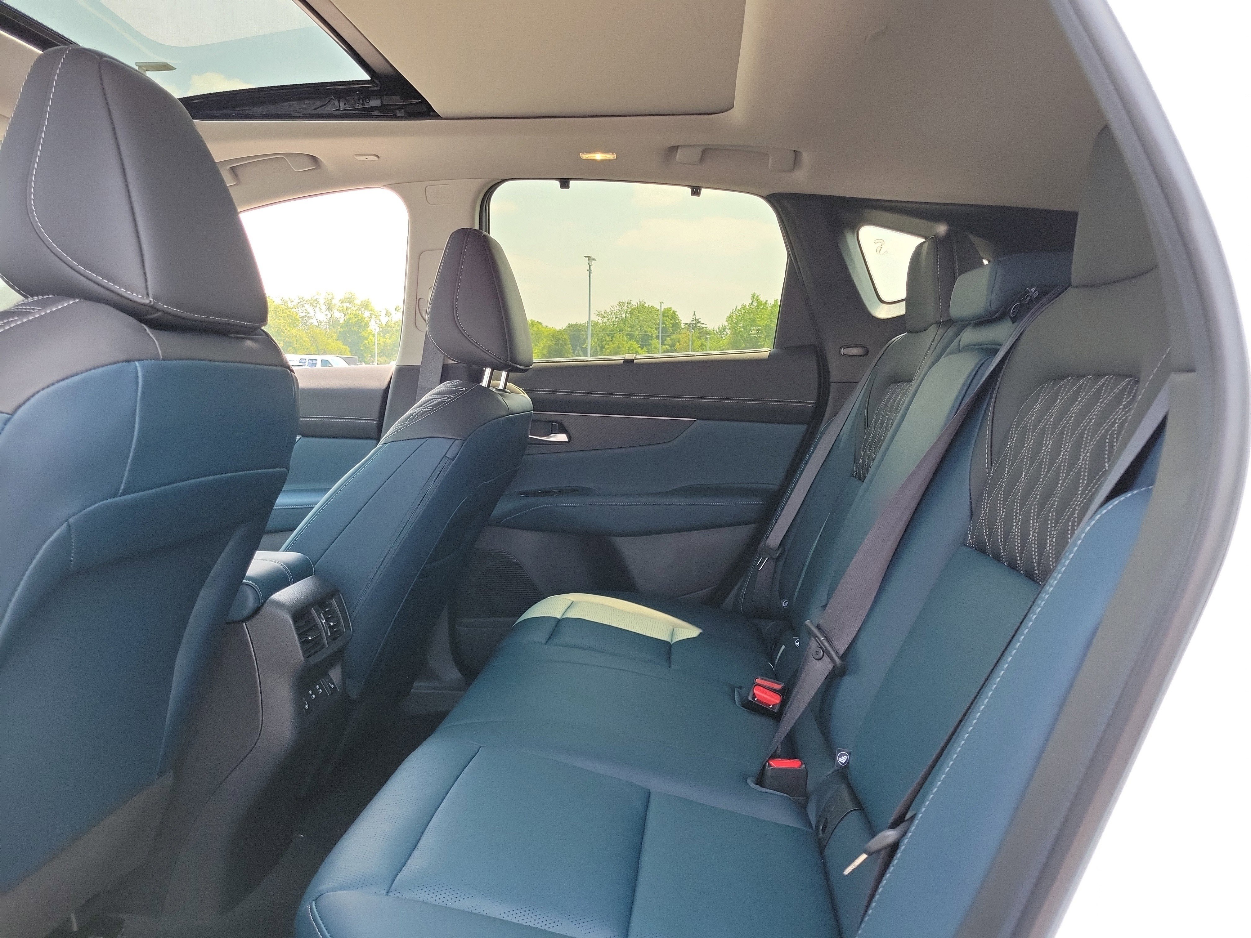 Used 2025 Nissan Murano Platinum w/ Cargo Package image 11