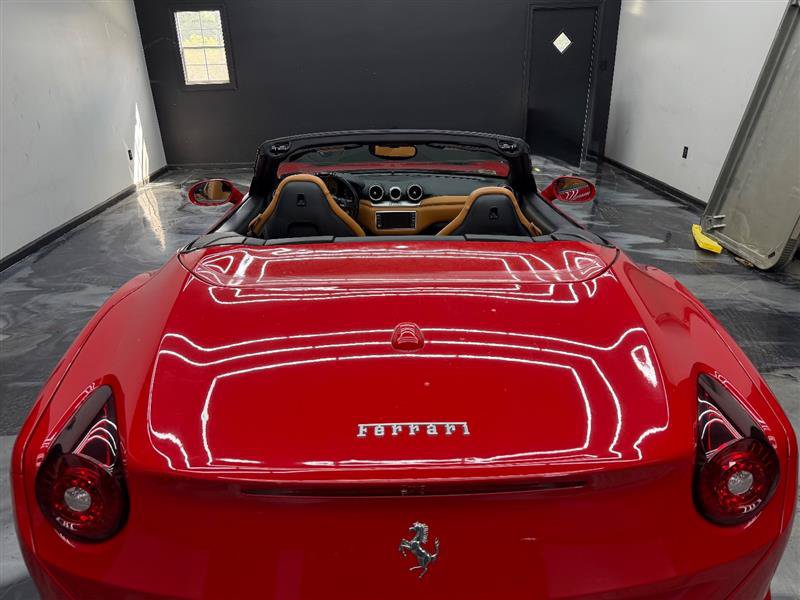 Used 2015 Ferrari California T RWD image 16