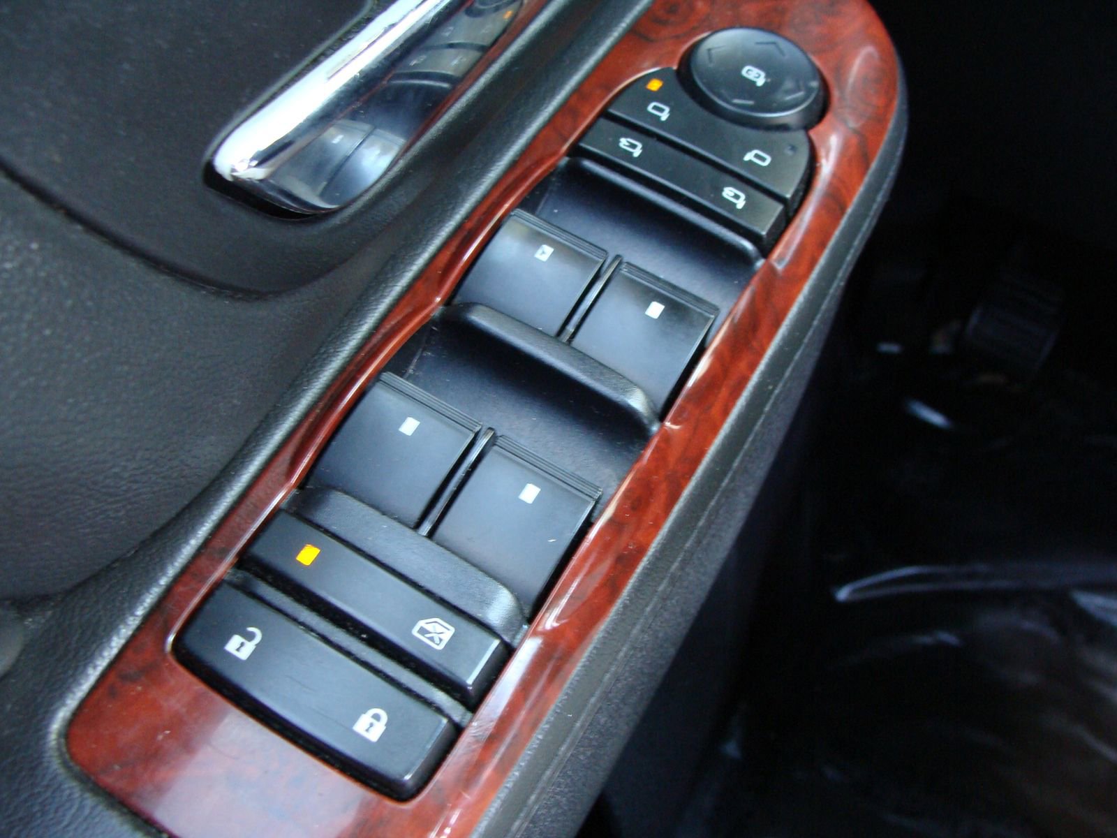 Used 2012 Cadillac Escalade ESV Luxury AWD/4WD image 27