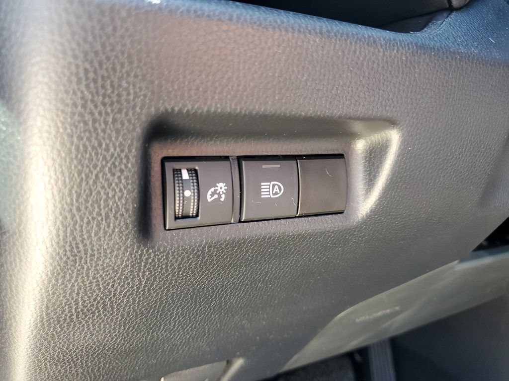 Used 2019 Toyota RAV4 LE FWD image 26
