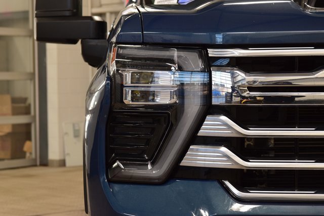 Used 2024 Chevrolet Silverado 3500 High Country w/ Technology Package image 13