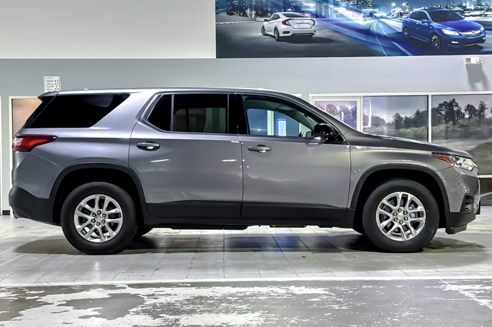 Used 2020 Chevrolet Traverse LS image 7