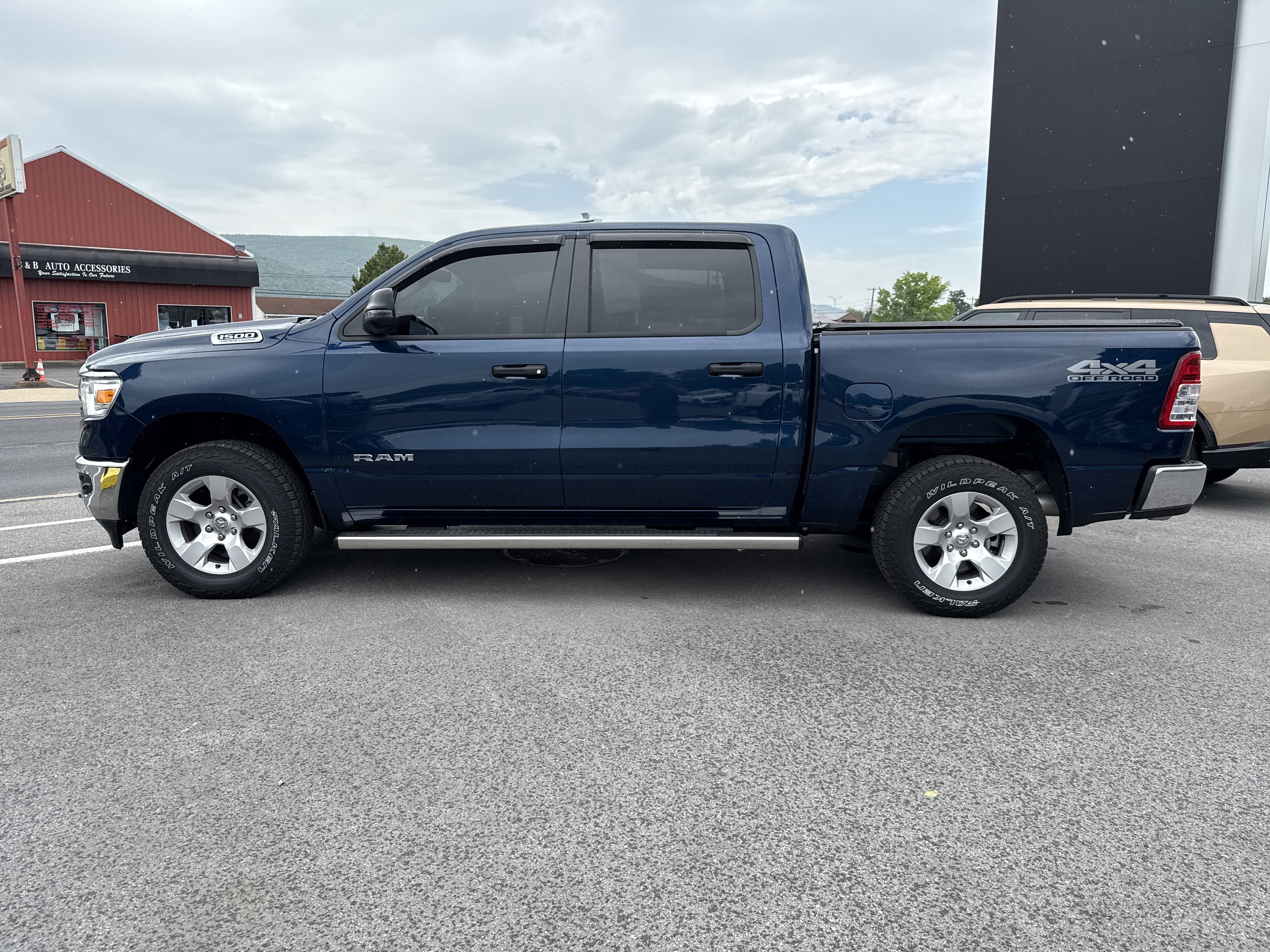 Used 2023 RAM 1500 Big Horn AWD/4WD image 7