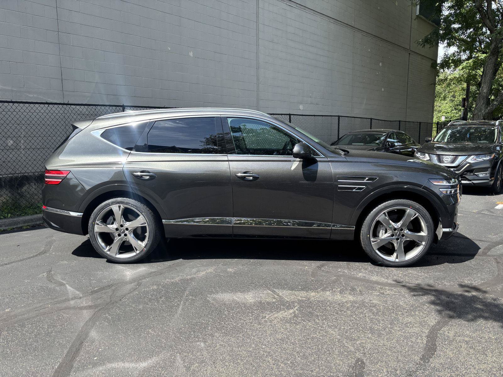 Used 2024 Genesis GV80 3.5T w/ Prestige Package AWD/4WD image 2