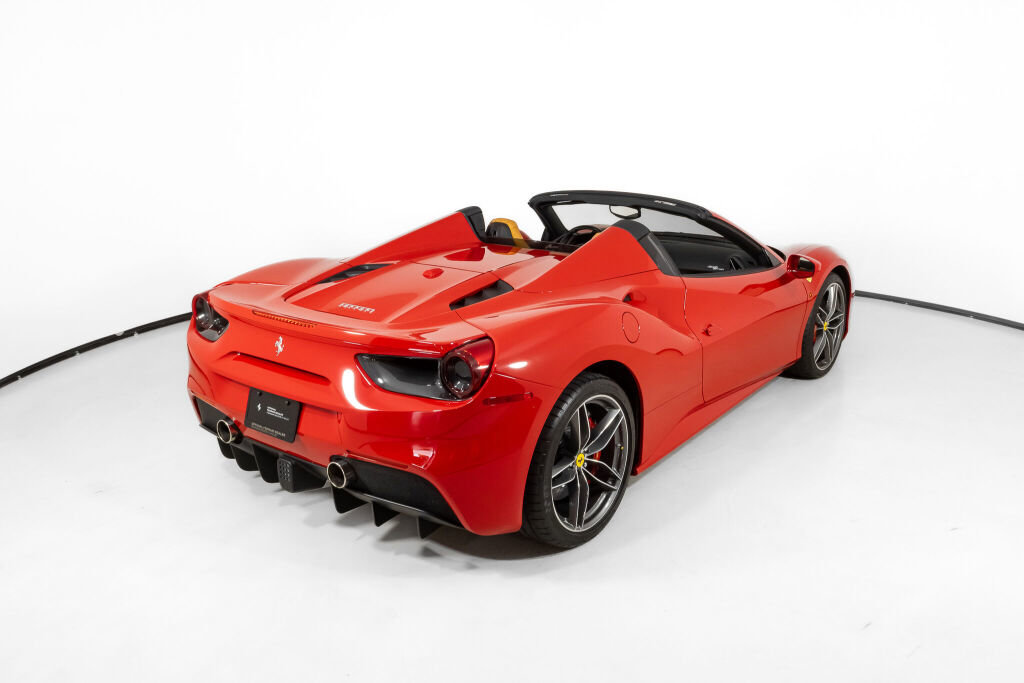 Used 2018 Ferrari 488 Spider image 9