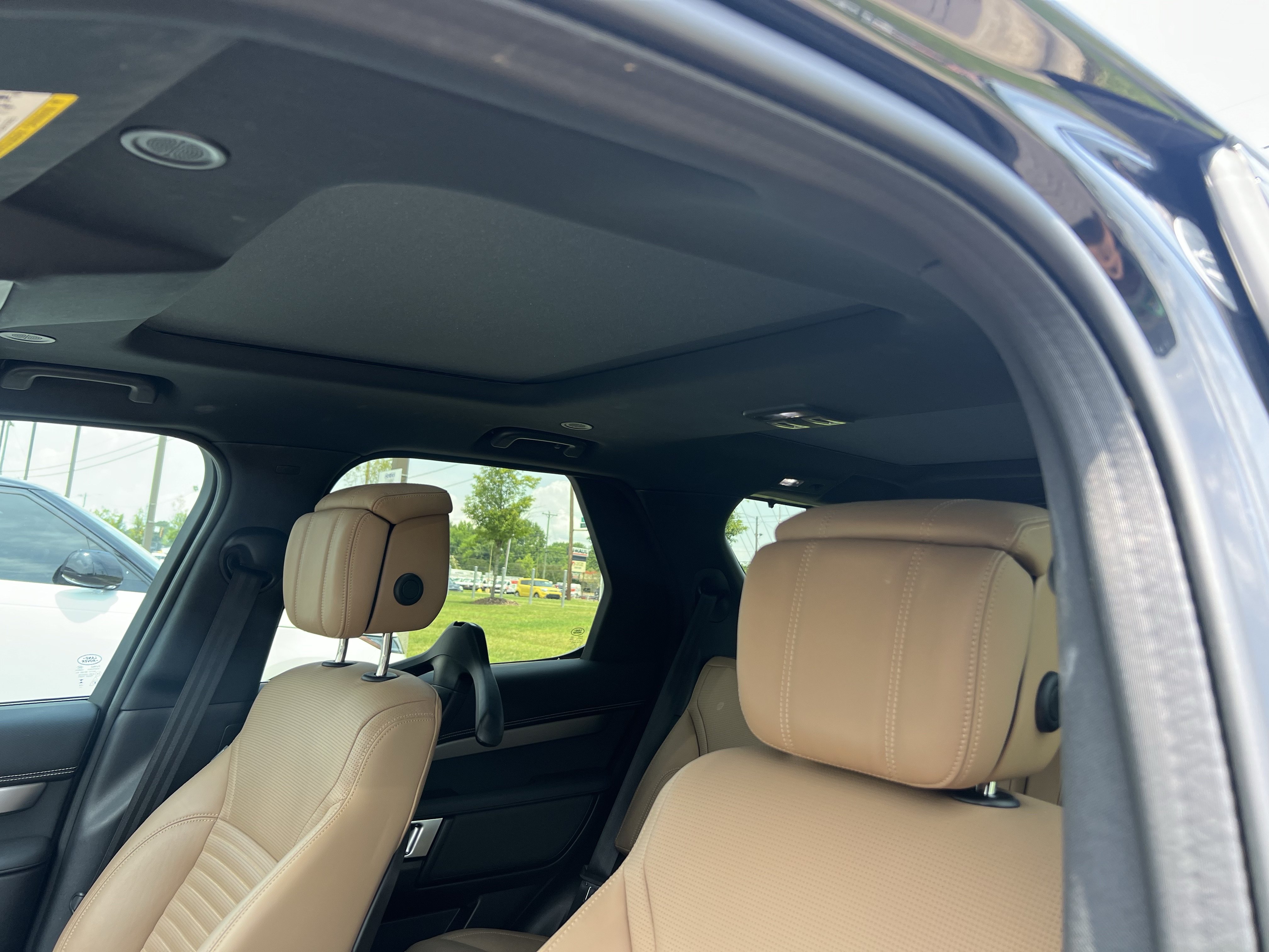 Certified 2025 Land Rover Discovery Dynamic SE AWD/4WD image 19
