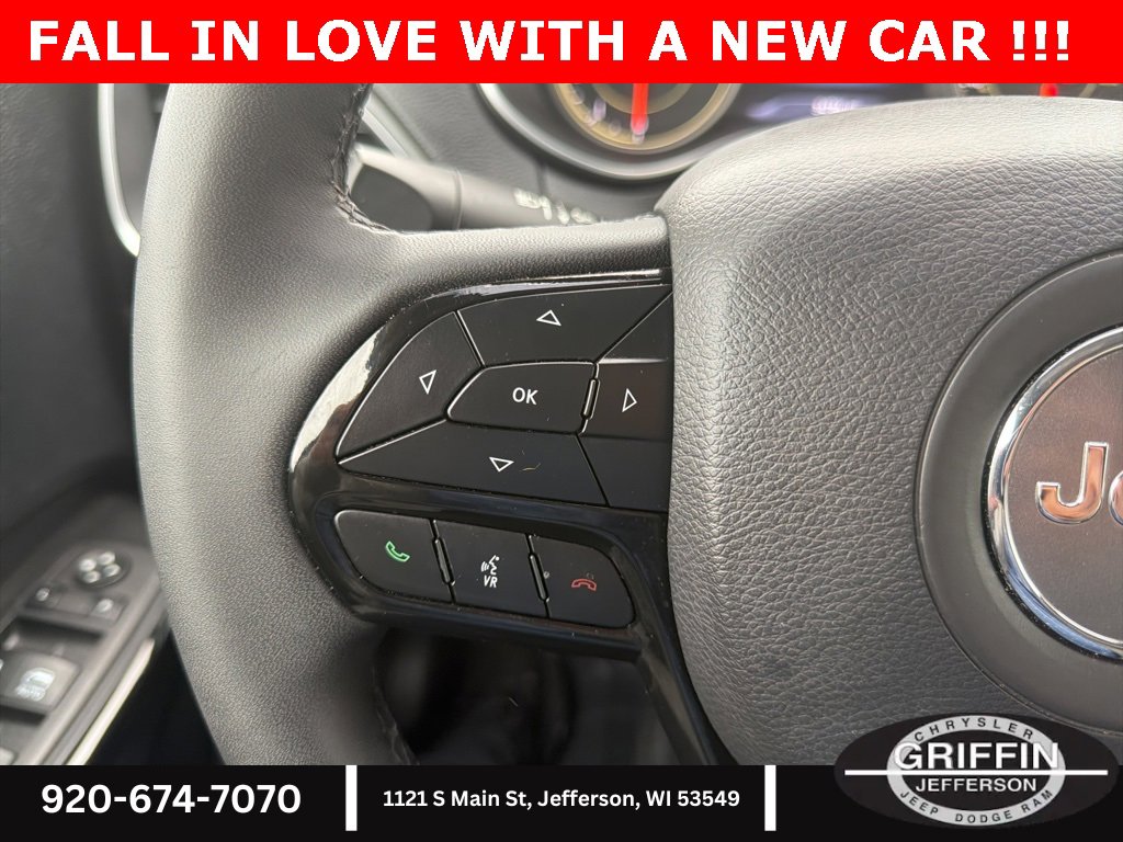 Used 2023 Jeep Cherokee Altitude Lux image 21