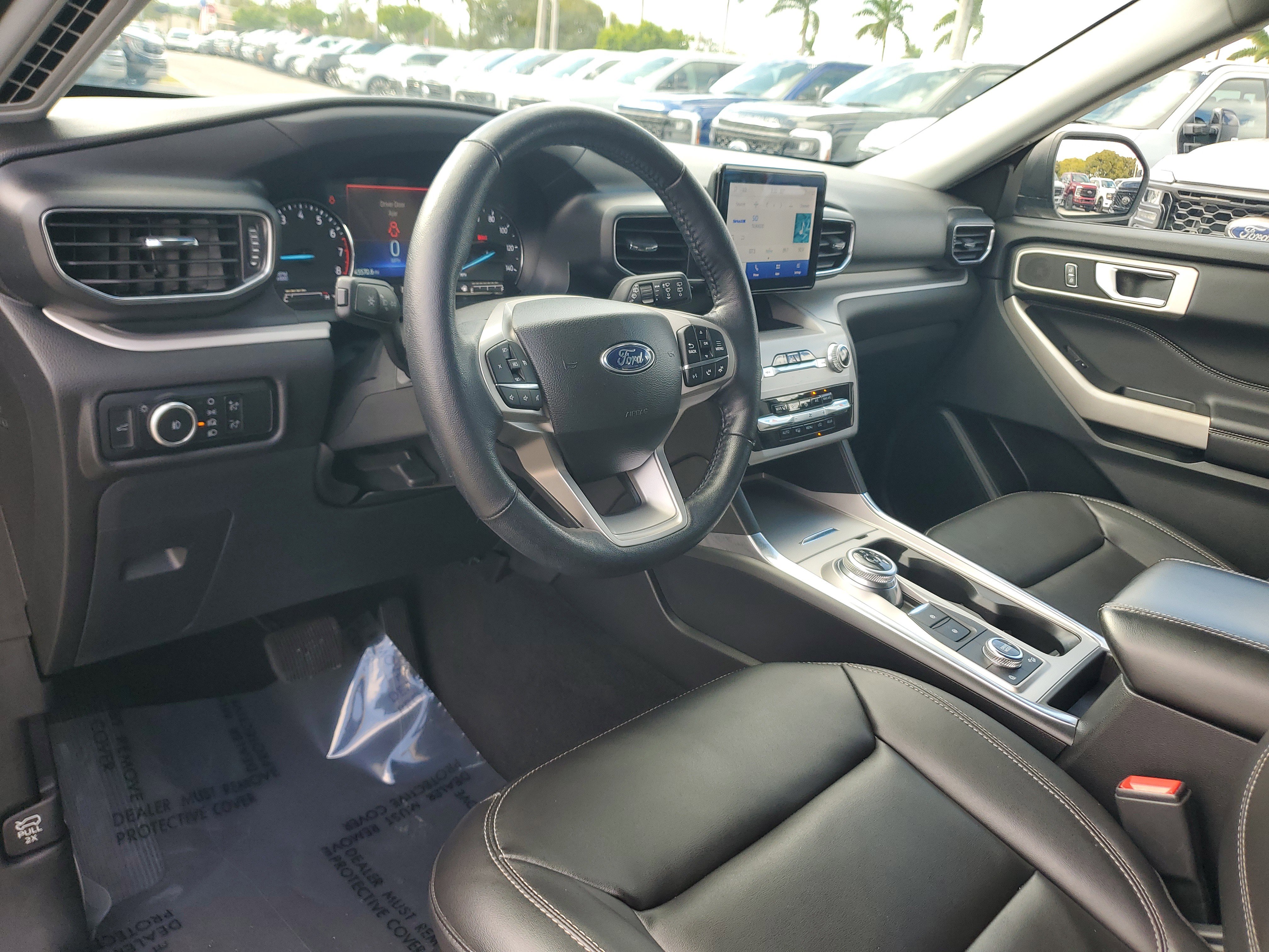 Used 2023 Ford Explorer XLT w/ Equipment Group 202A image 9