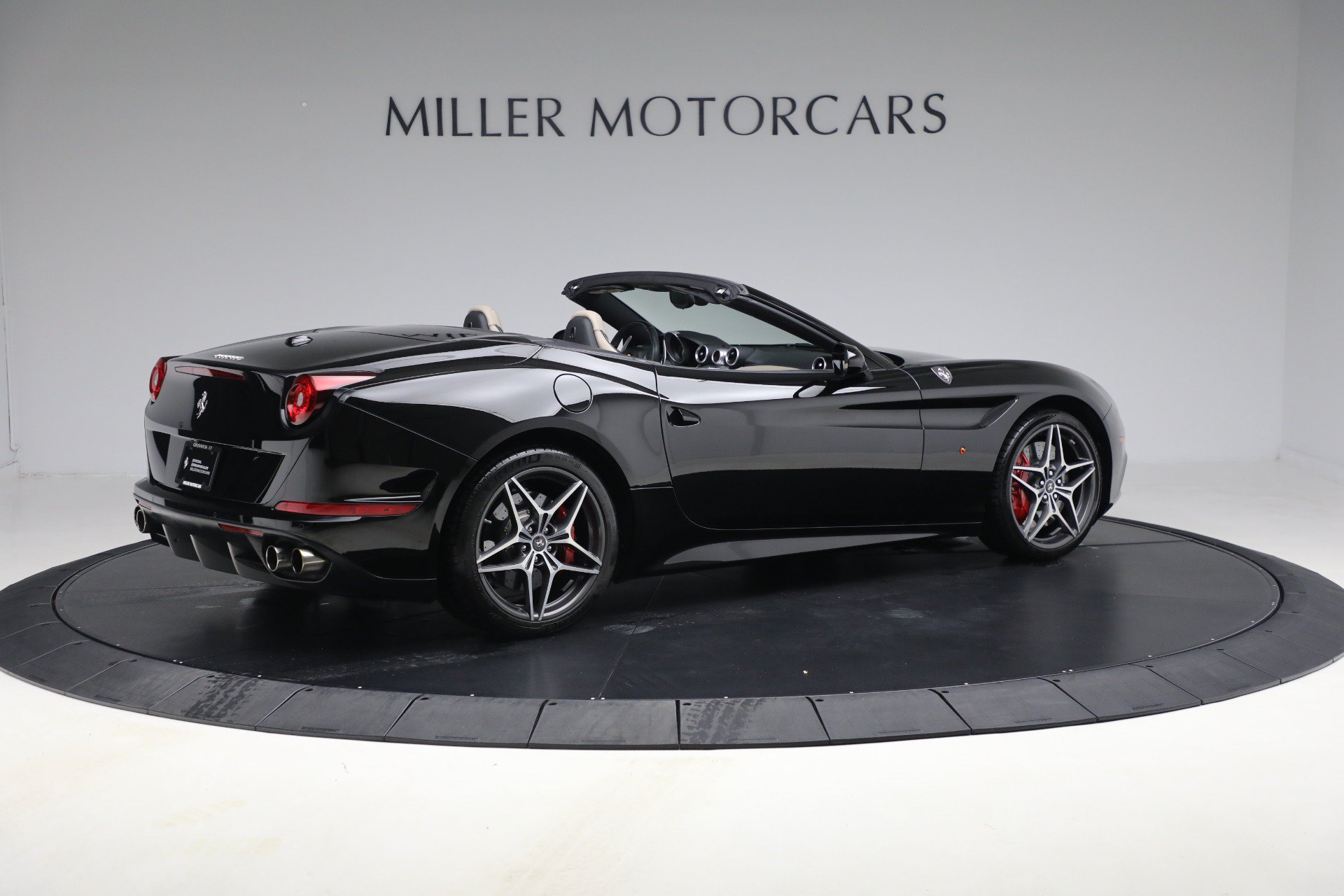 Certified 2016 Ferrari California T RWD image 9