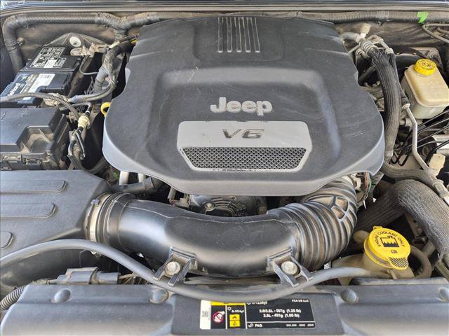 Used 2017 Jeep Wrangler Unlimited Sahara w/ Connectivity Group AWD/4WD image 21