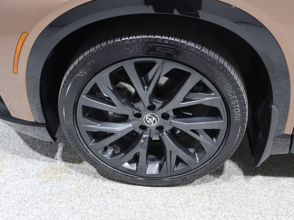 Used 2025 Toyota Crown Signia image 7