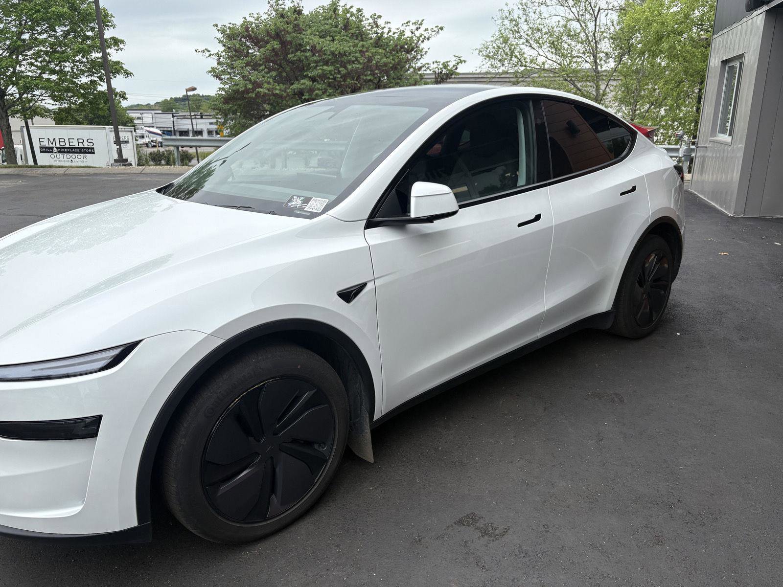 Used 2026 Tesla Model Y Long Range image 4
