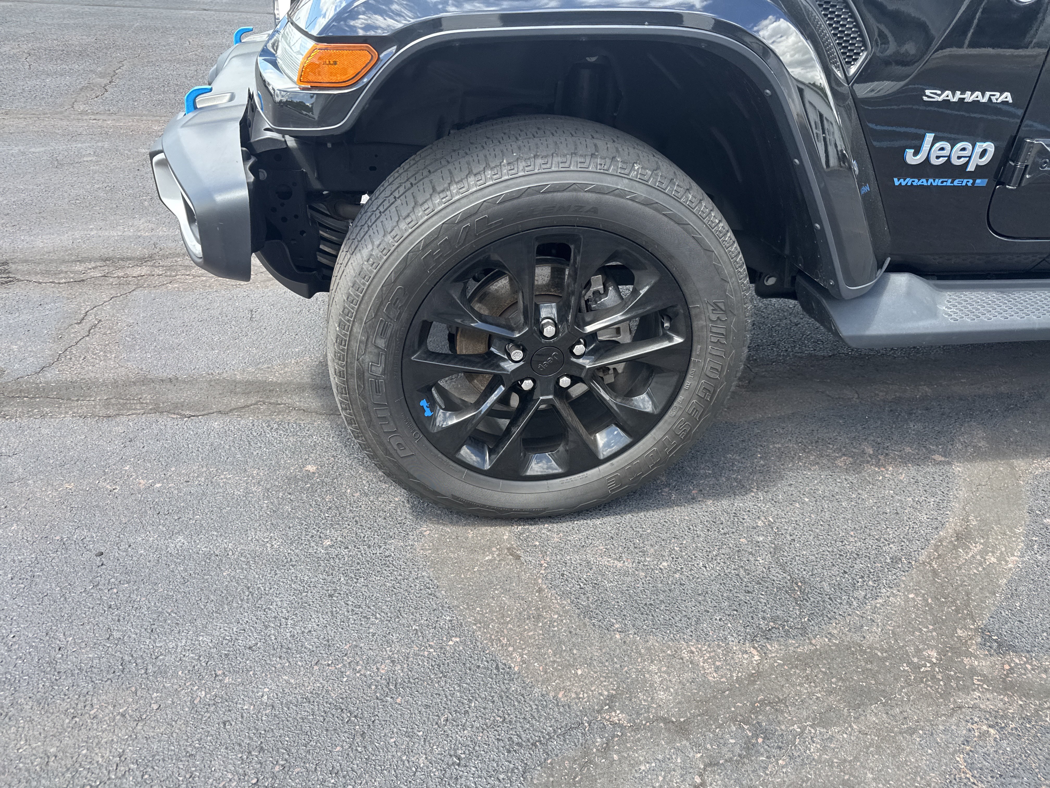 Used 2023 Jeep Wrangler Unlimited Sahara w/ Cold Weather Group AWD/4WD image 11