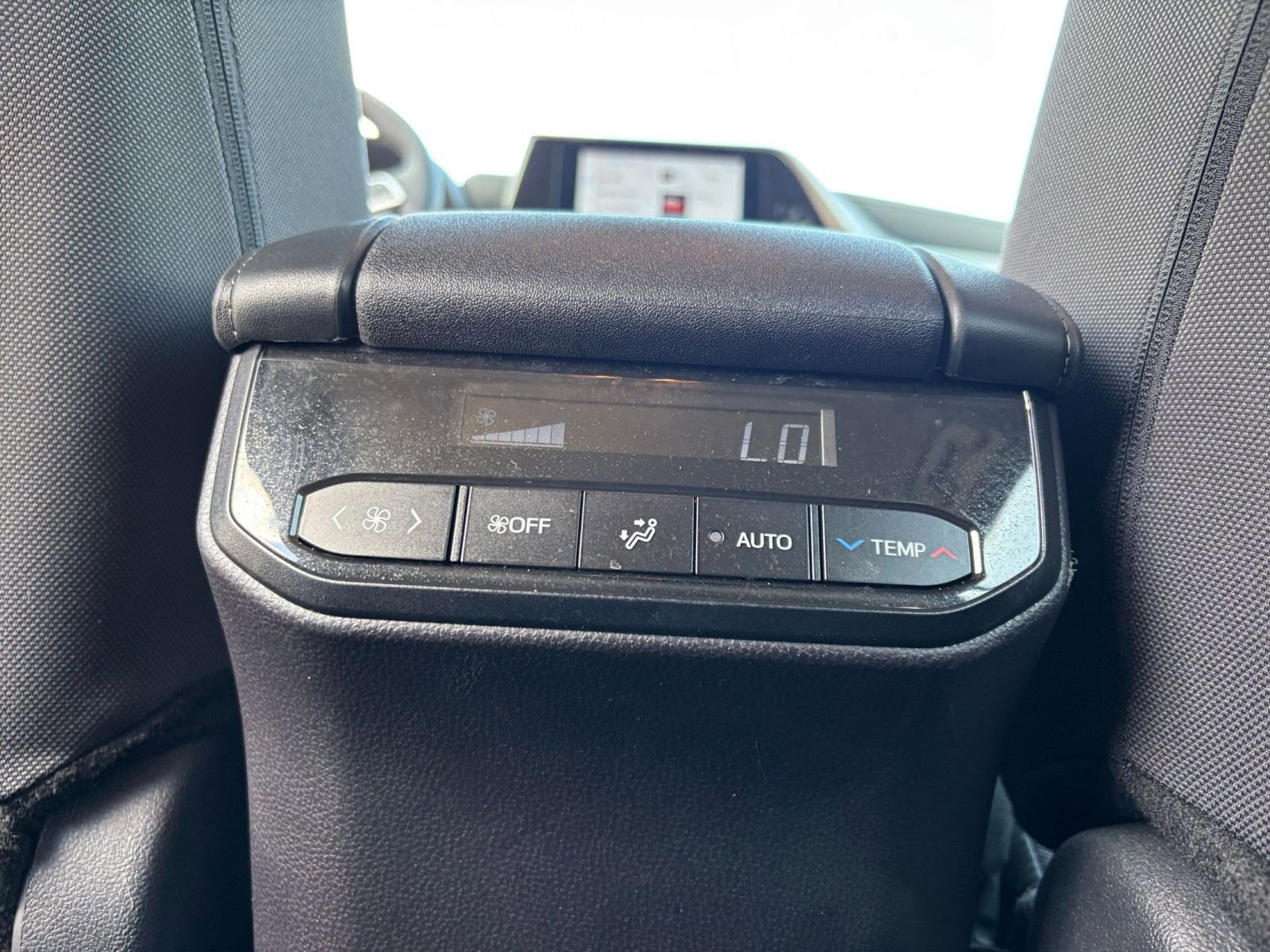 Used 2025 Toyota Highlander LE image 25