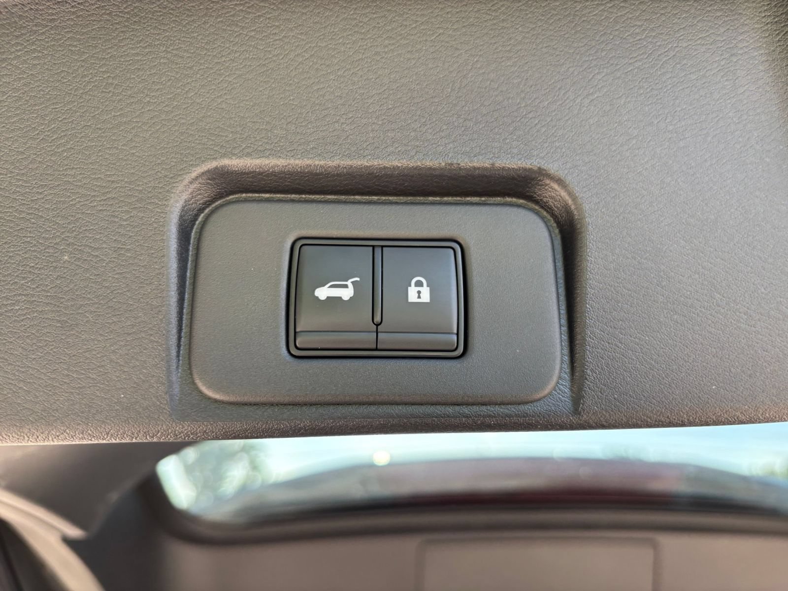 Used 2025 Nissan Rogue SV FWD image 21