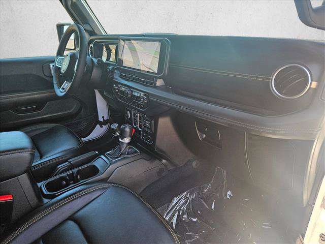 Used 2024 Jeep Wrangler Unlimited Sahara w/ Technology Group AWD/4WD image 22