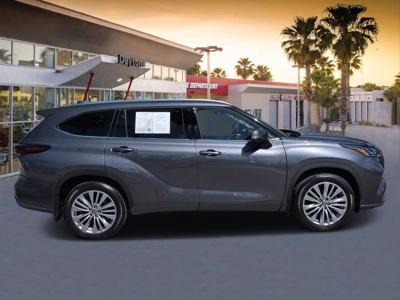 Used 2024 Toyota Highlander Platinum FWD image 2