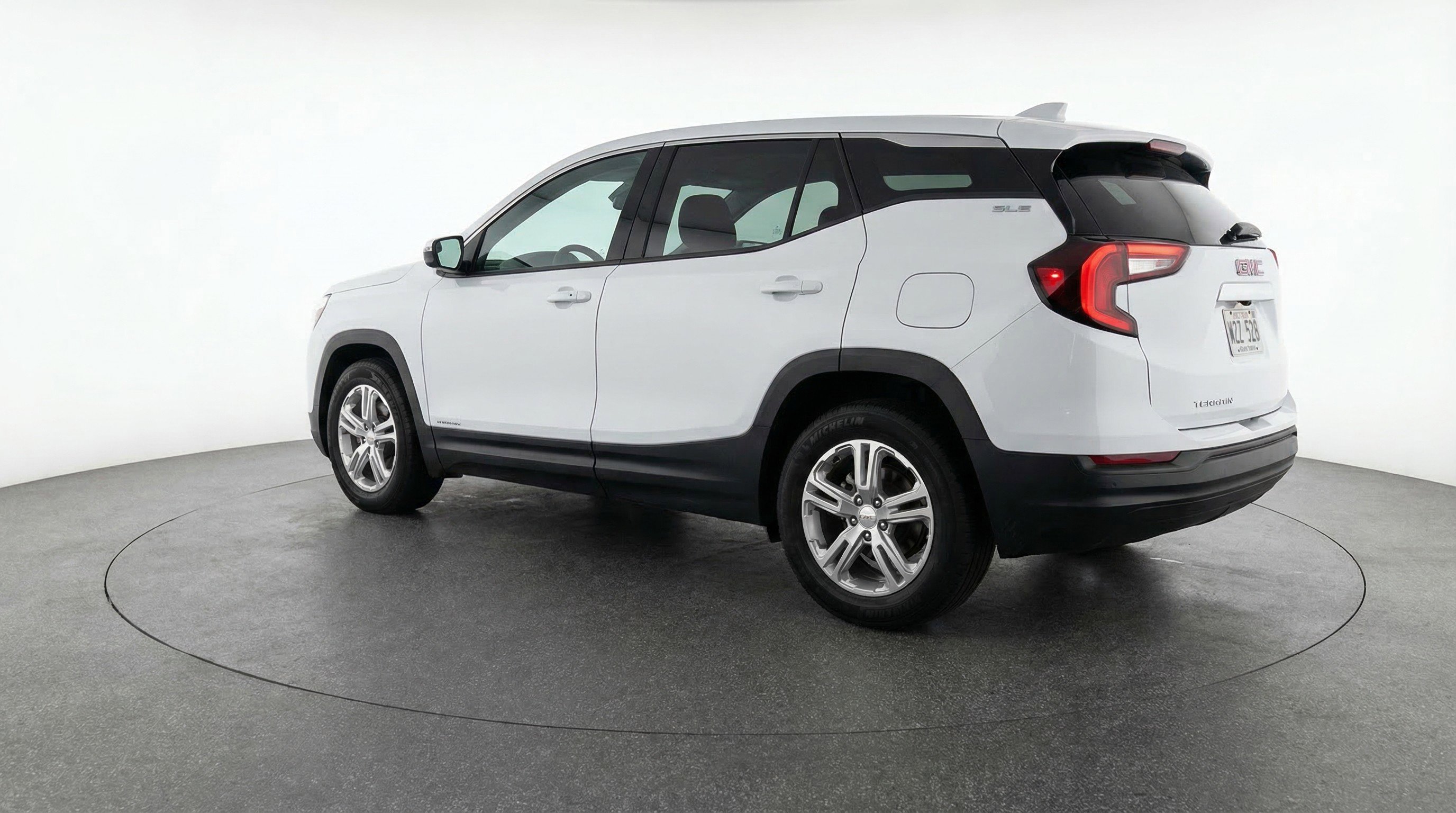 Used 2024 GMC Terrain SLE image 6