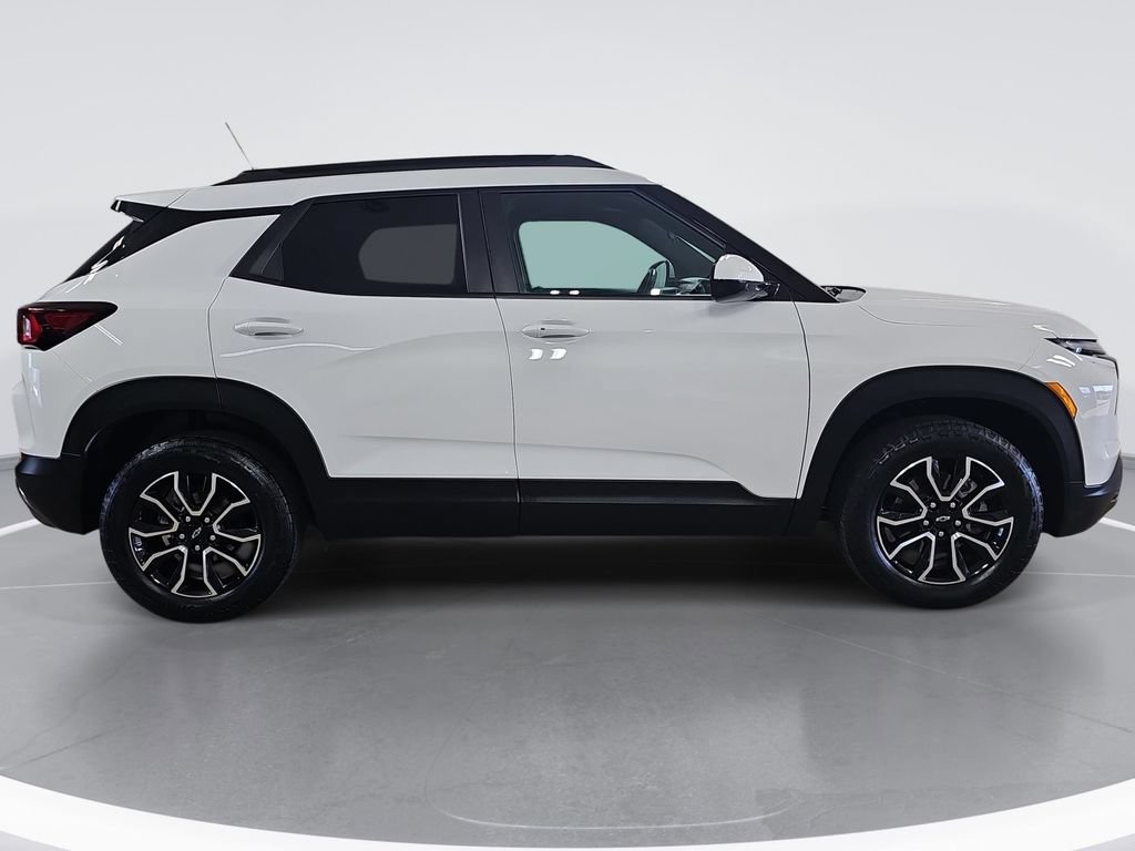 Certified 2024 Chevrolet TrailBlazer ACTIV w/ Driver Confidence Package AWD/4WD image 2