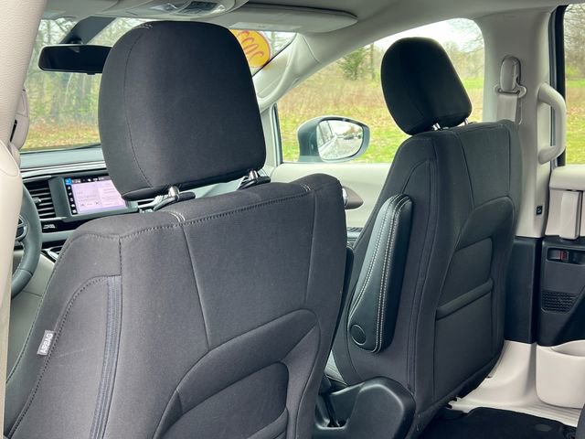 Used 2022 Chrysler Voyager LX FWD image 35