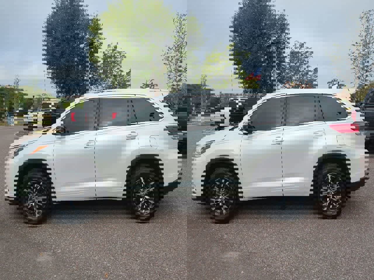 Certified 2018 Toyota Highlander Plus image 3