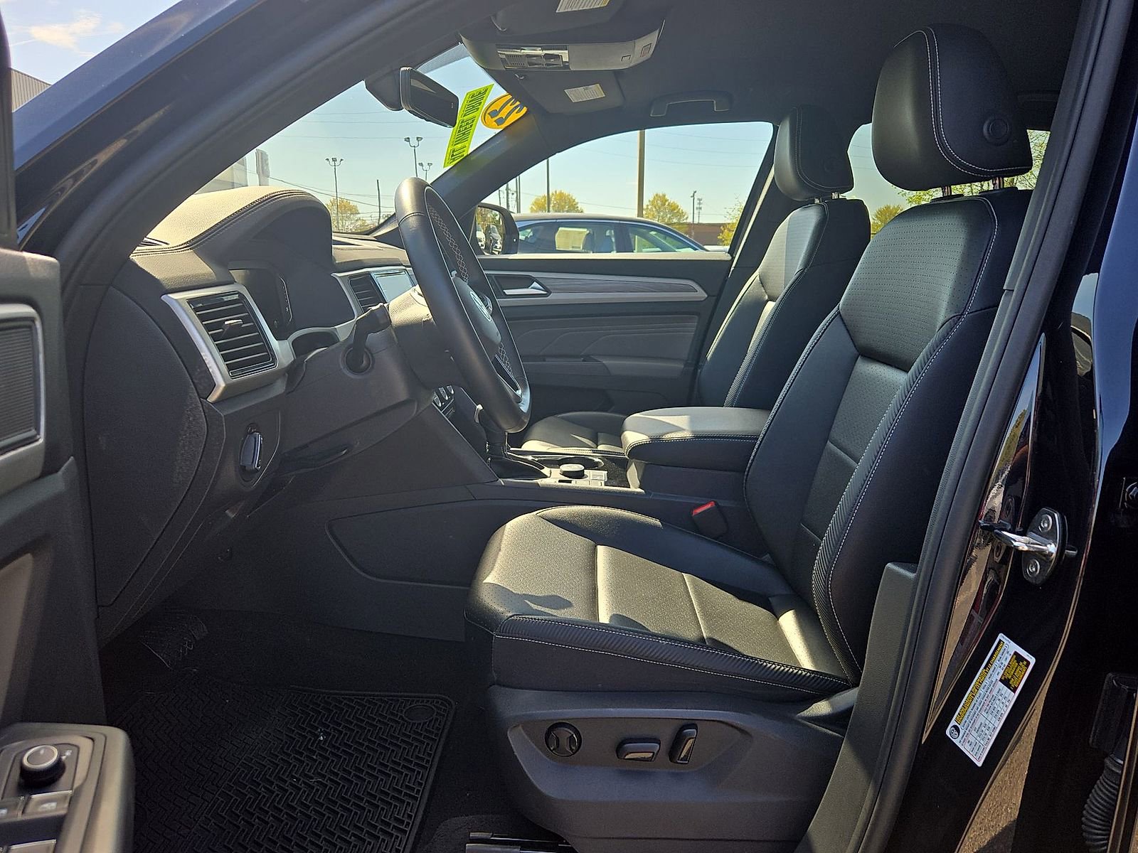 Used 2022 Volkswagen Atlas Cross Sport SE image 17