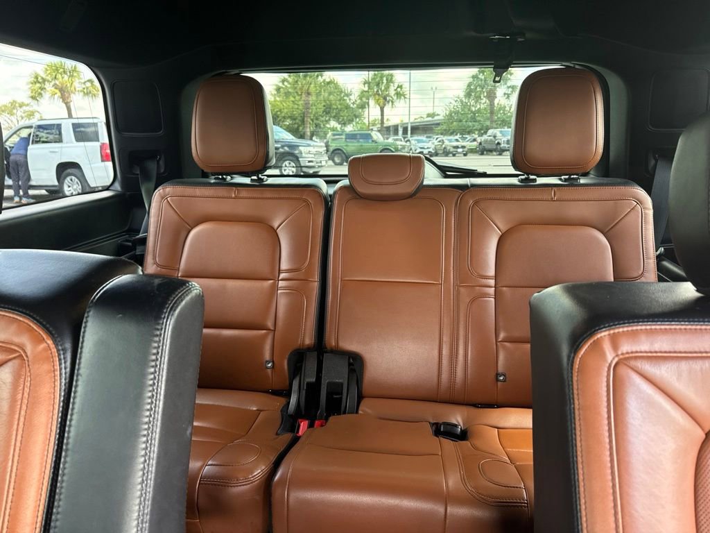 Used 2021 Lincoln Navigator Reserve w/ Luxury Package AWD/4WD image 13
