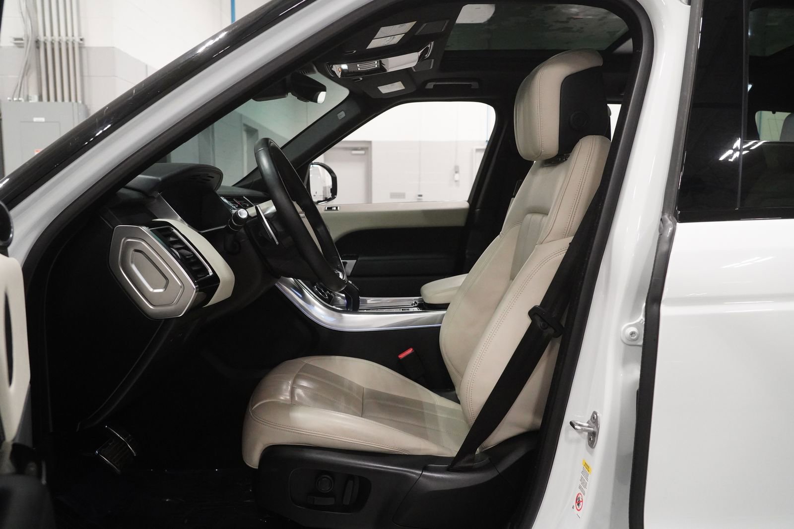 Used 2022 Land Rover Range Rover Sport HSE Silver Edition image 2