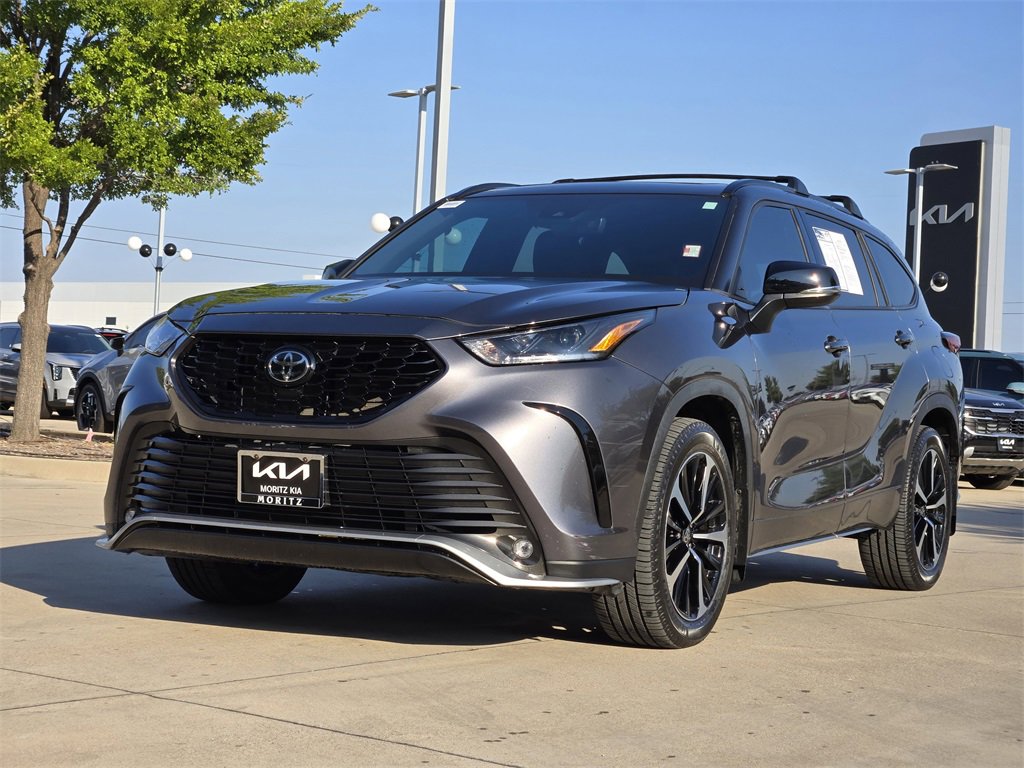 Used 2022 Toyota Highlander XSE image 2