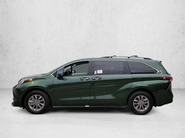 Used 2026 Toyota Sienna XLE FWD image 9