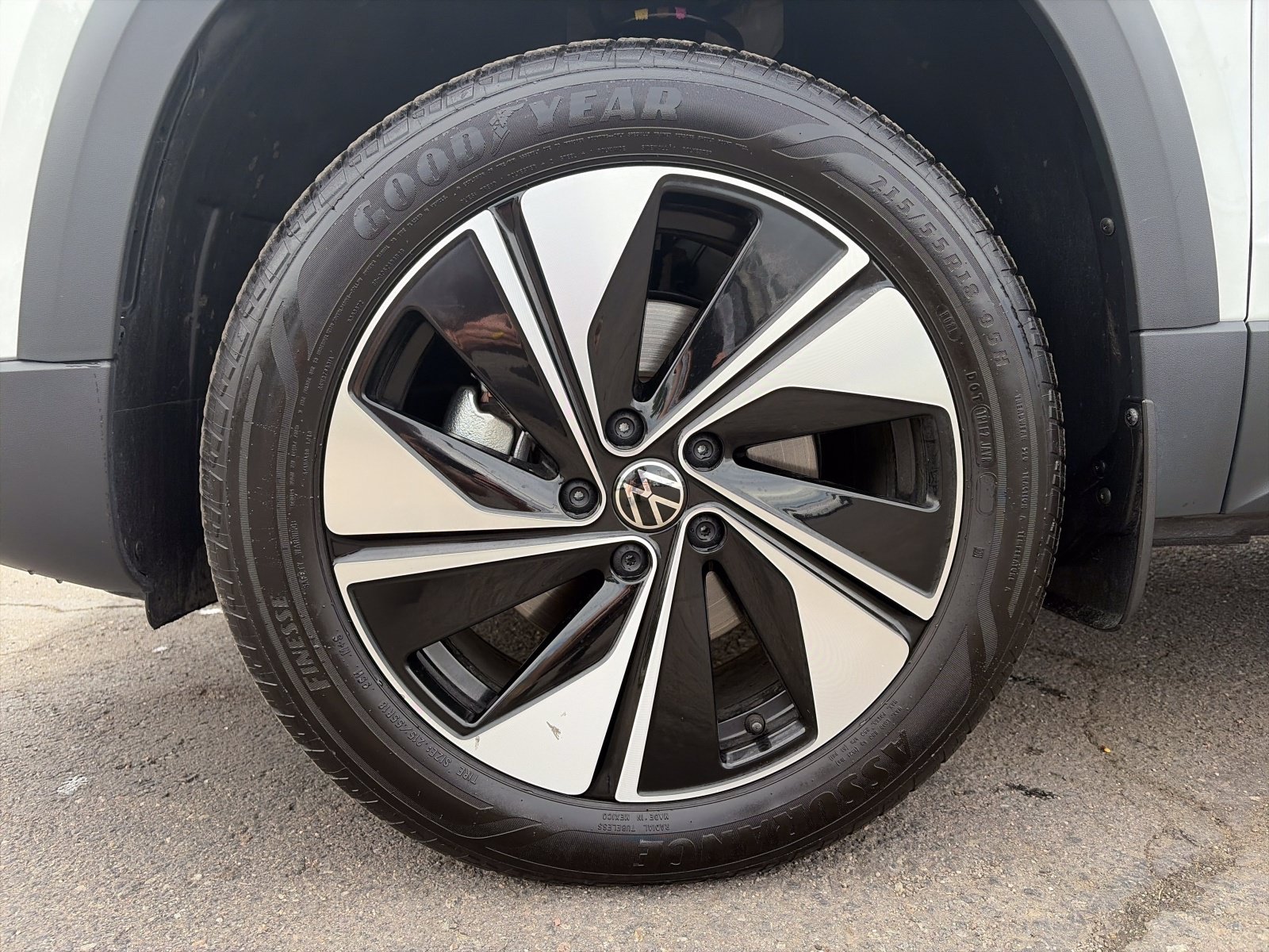 Certified 2025 Volkswagen Taos SE AWD/4WD image 21
