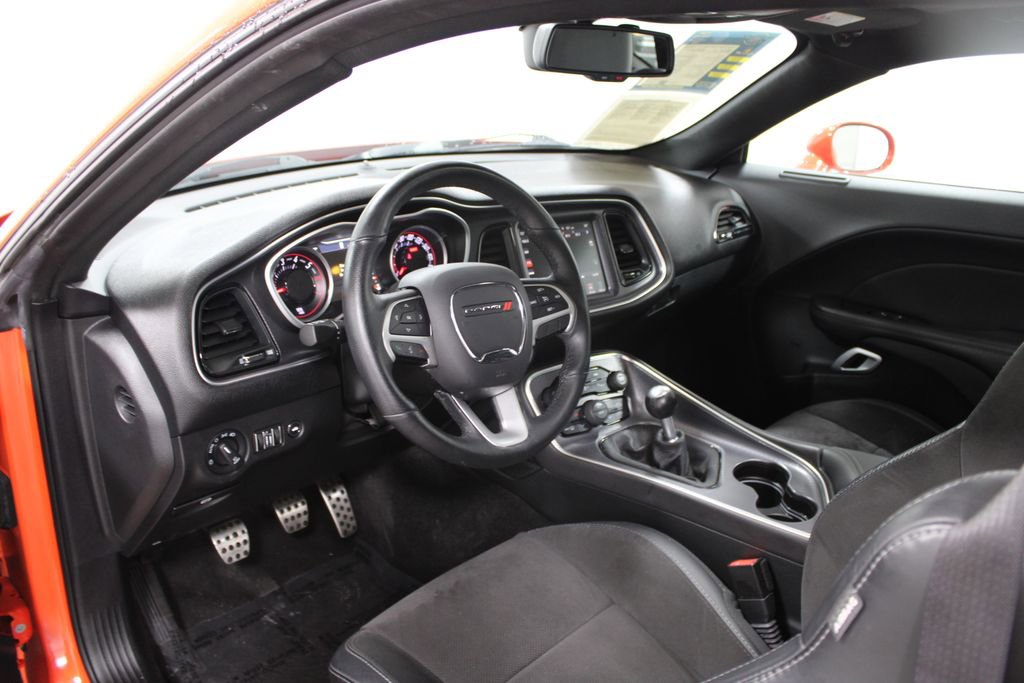 Used 2016 Dodge Challenger R/T Scat Pack w/ Leather Interior Group image 22