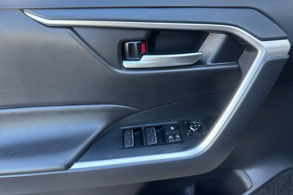 Certified 2025 Toyota RAV4 XLE AWD/4WD image 10