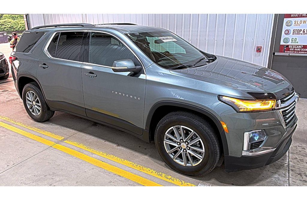 Used 2023 Chevrolet Traverse LT AWD/4WD image 3