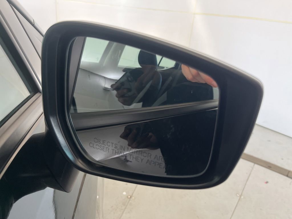 Used 2025 Nissan Versa S FWD image 41