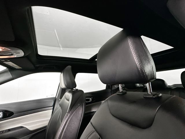 Used 2025 Jeep Compass Limited w/ Sun & Sound Group image 19