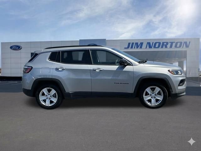 Used 2022 Jeep Compass Latitude FWD image 3