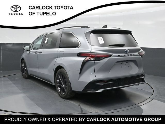 Used 2024 Toyota Sienna XSE FWD image 11