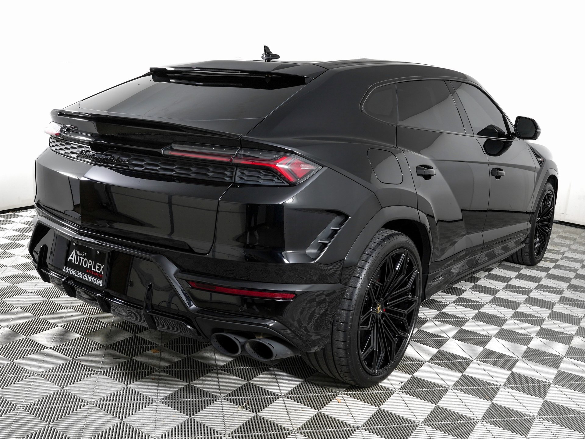 Used 2025 Lamborghini Urus SE image 5