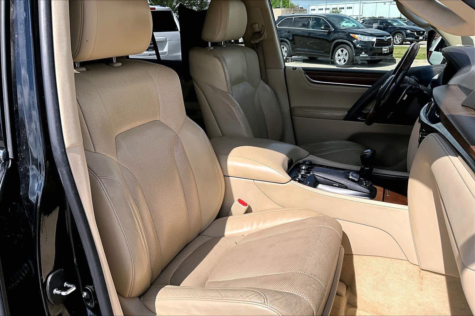 Used 2017 Lexus LX 570 4WD w/ Luxury Package image 9